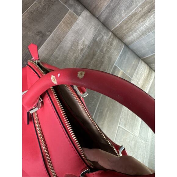 Guess Medium handbag red dome shaped zippered closure satchel - Picture 16 of 16